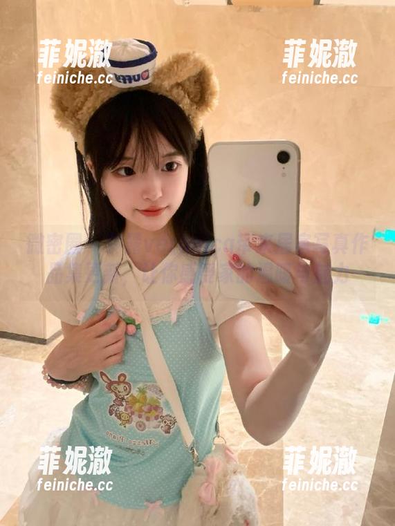 梦露veronica 微密圈 - 梦露veronica带来居家写真作品集更新,让你感受家的温暖与魅力