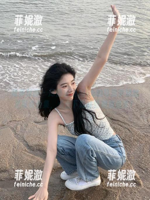 森萝财团 - 尽情享受Aika的可爱学妹丝足写真合集，点击下载体验视觉盛宴！