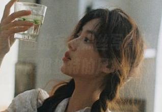 寻找森萝财团的毛衣黑丝写真灵感，独家原图展现独特的风格与气韵