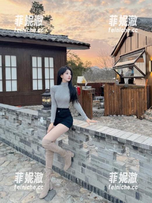 清新自然，森萝财团全套白丝短裙户外写真盛宴来袭！
