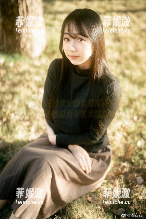 浅安安 精选作品:在浅安安的套装写真中探寻内心深处的时尚与艺术的真谛