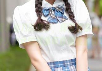 跟随清水由乃的腿步，探索居家cos之美：令人心动的图集带你感受温馨生活