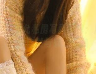 爱蜜社 – 张思允私房写真图包：居家环境下的自然与魅力交融