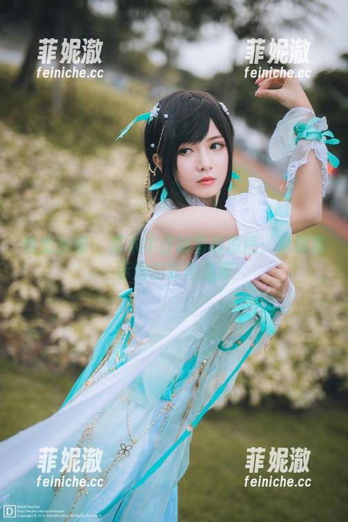 物恋传媒 - 嘉木牛仔裤写真原图：精选展示她的时尚态度