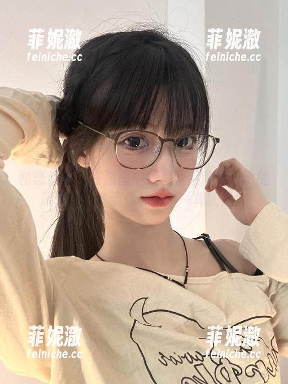 物恋传媒 - 在原图中捕捉菜菜高跟长靴的风格，写真带你领略不一样的她！