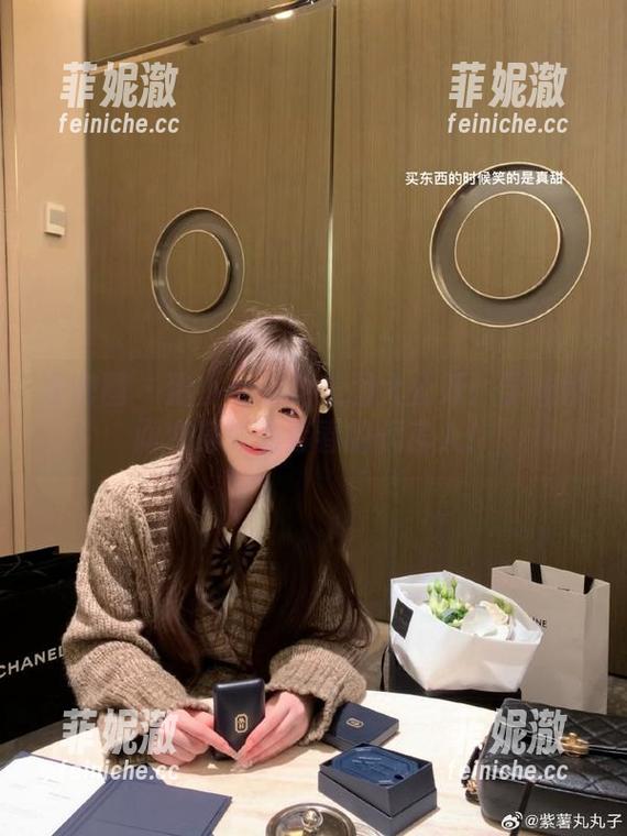 微密圈 - 猪小七私拍美图大公开：学妹瞬间变身成为青春的代言人！