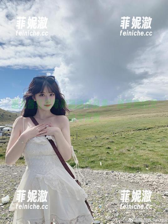 猫九酱红裙写真精选作品集，感受她的灵动与优雅
