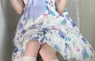 在白莉爱吃巧克力姐姐的写真合集里，观看她展现的独特风格与美丽瞬间。