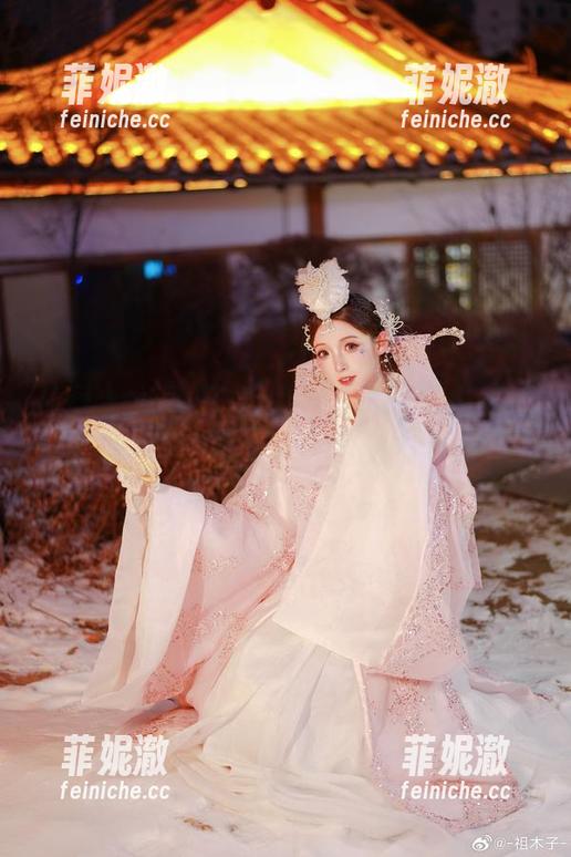 原图在线发布：祖木子白丝写真，感受纯粹与优雅的碰撞