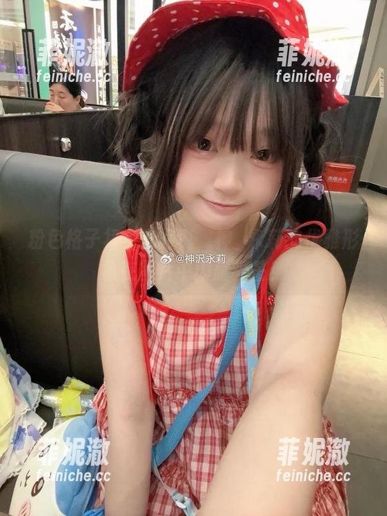 神沢永莉 粉色格子裙全套写真,神沢永莉的优雅形象在图片中闪耀光芒!