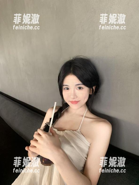 秀人网 - FoxYini孟狐狸教室写真图集，尽享视觉盛宴，精彩下载不容错过