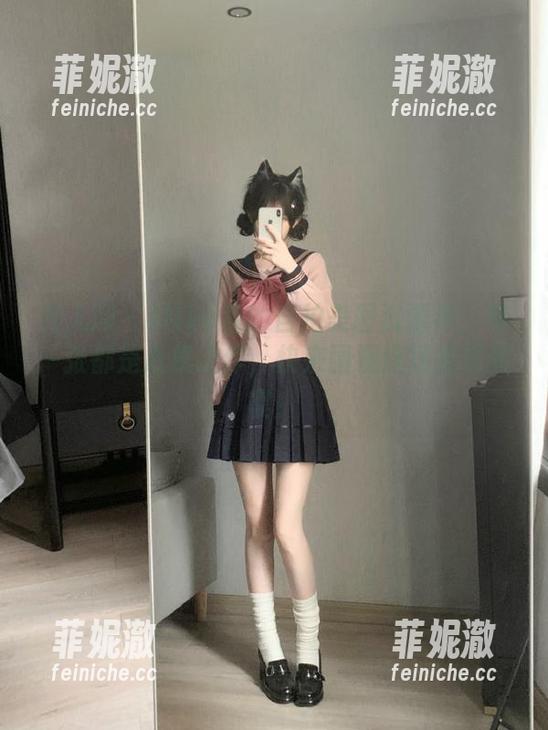 秀人网 - Miko酱的自拍美图资源库：每一张都是心机之作，快来围观这场视觉盛宴！