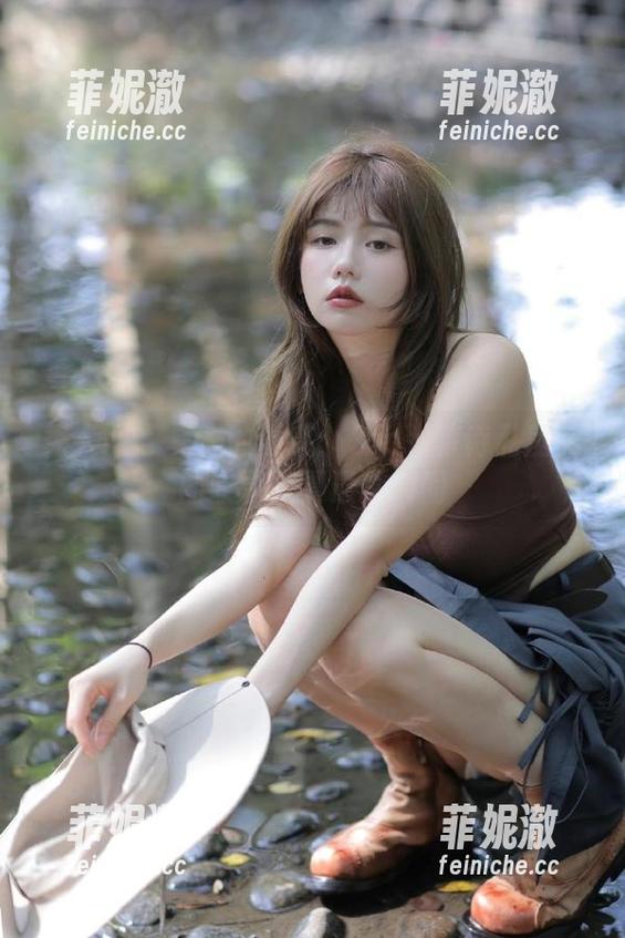 秀人网 - 夏天的诱惑：Sissi诗诗私房美图收录盛夏最美瞬间