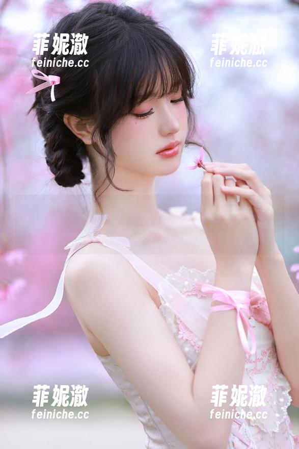 秀人网 - 跟随icy猪的步伐，探寻夏日图集分享，享受清新与活力的瞬间！