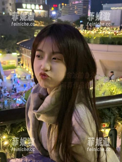秀人网-sophie余冰 秀人网 - 走进sophie余冰的办公室:那些高频出镜的写真作品合集