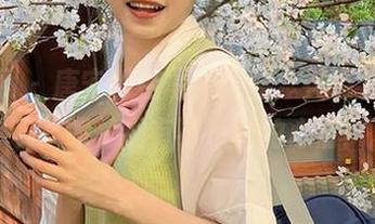 秀人网 – 唐安粉色写真图包：笑看人生，下载即是拥有不一样的心情！