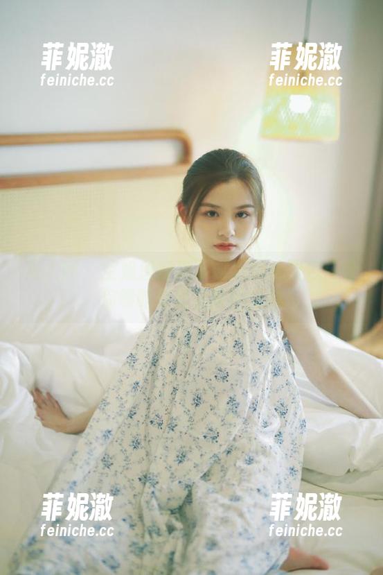 秀人网 - 空姐唐安琪下班后精选图包：让你领略夏日私服的优雅