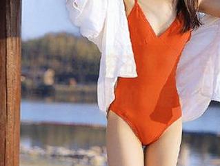 秀人网 – 土肥圆矮挫穷在海边的写真图包，分享我与波浪的温暖故事