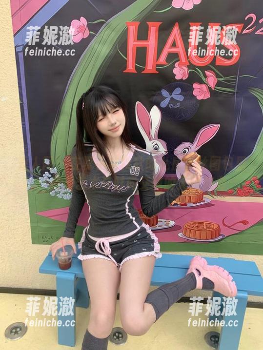 秀人网-夏小秋秋秋 秀人网 - 在夏小秋秋秋的私房蕾丝图包里:感受艺术与时尚交融的无限魅力