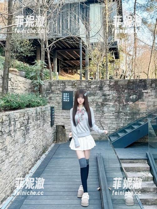 秀人网 - 容容容Alice最新白色写真作品，欣赏免费的艺术之美，完美值得收藏！
