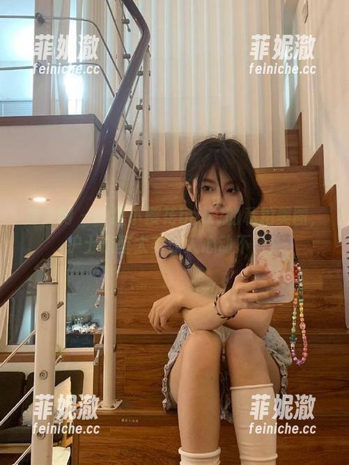 秀人网 - 一组小樱花baby的私拍美图，护士造型太美让人心动不已！