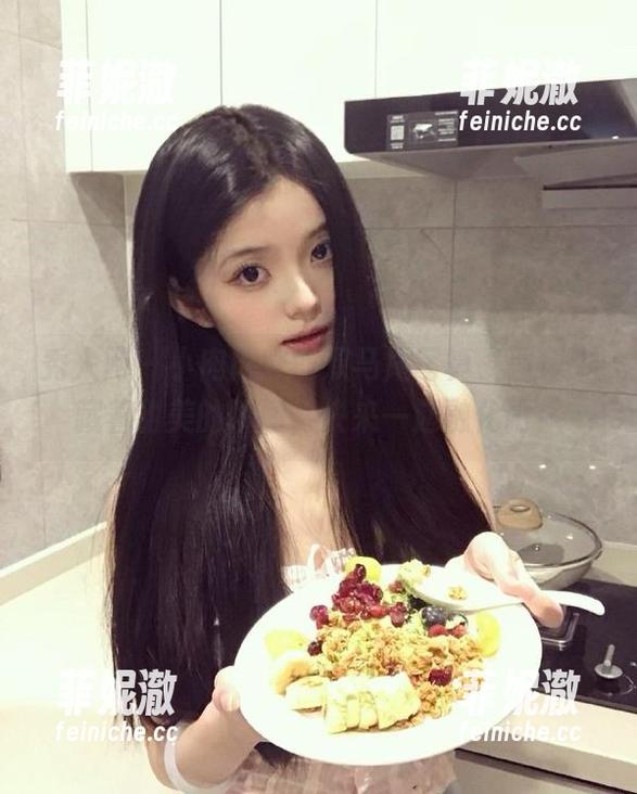 秀人网-小肉肉咪 秀人网 - 小肉肉咪的双马尾写真,图集中藏着甜美的瞬间,快来一起融化吧!