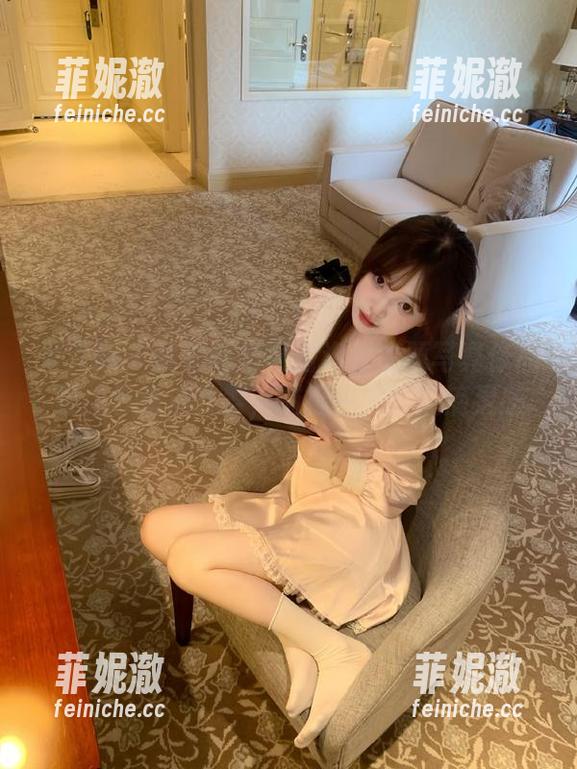 秀人网-就是阿朱啊 秀人网 - 就是阿朱啊的渔村主题写真作品集:与海浪共舞,捕捉生活的点滴灵感