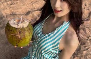 秀人网 – 高清作品集：曼柔制服写真，感受每一次充满魅力的视觉震撼