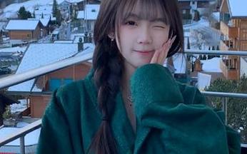 秀人网 – 月音瞳裸足写真最新更新，图片仿佛在说：‘脱鞋也能这么欢乐’！