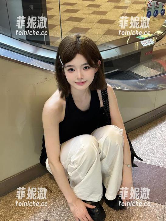 秀人网 - 追逐风的脚步：李梓熙女友为你奉上的唯美写真套图，唤醒心底的柔软