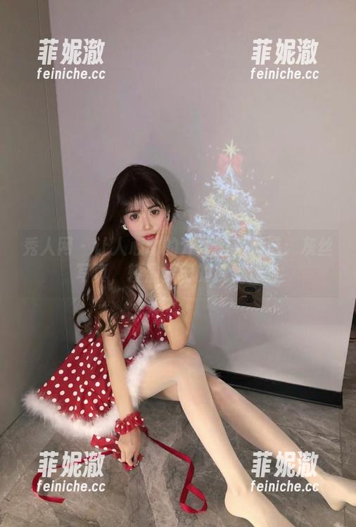 秀人网 - 让人心动的汁汁图集精选：灰丝写真，轻盈梦幻的视觉体验
