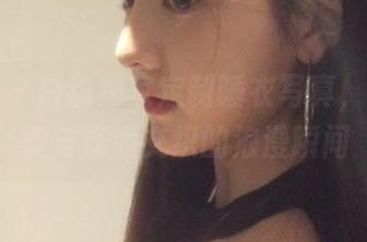 秀人网 – 白甜独家定制睡衣写真，感受温柔与妩媚交织的浪漫瞬间
