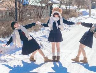 秀人网 – 在线享受白茹雪水手服高清影像，捕捉那个年代的青涩与纯真吧！