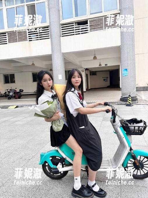 秀人网 - 快来围观！米妮大萌萌最新写真集：短裙中的青春气息！