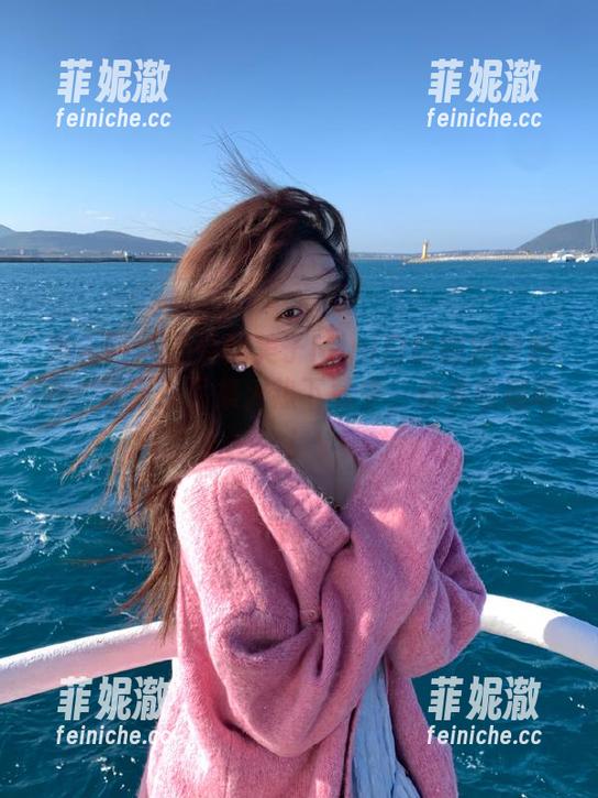 秀人网 - 感受糯美子Mini白丝的独特魅力，最新作品集火热下载中，快来收藏吧！
