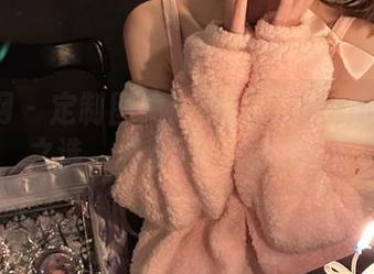 秀人网 – 定制图集：糯美子Mini的套装之选，展现不一样的时尚