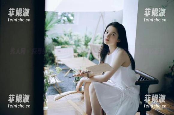 秀人网 - 探寻绮梦Cherish的定制连体衣作品，发现时尚界的新潮流