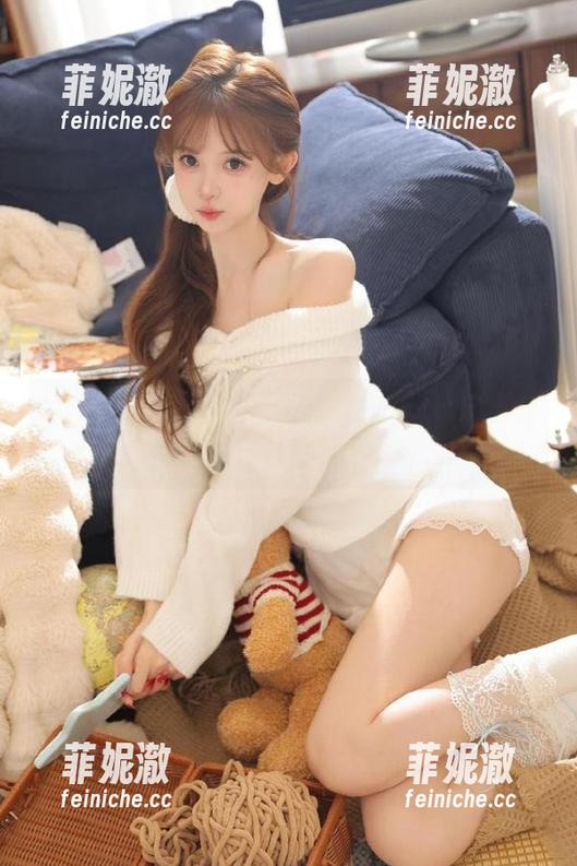 秀人网 - 萌琪琪Irene带来独特私拍资源，最真实的JK写真体验！