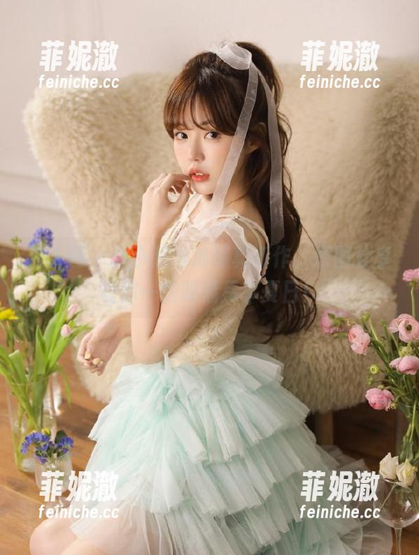 秀人网 - 谢小葱泳池写真新作，原图分享让你一饱眼福尽享夏日！