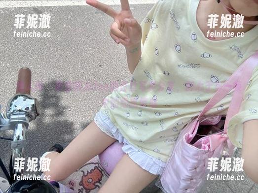 秀人网 - 谭睿琪Ailsa的白丝写真分享，醉心于每一帧中的细腻情感
