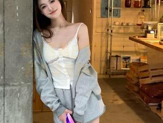秀人网 – 软软酱黑白写真集：分享那些诠释生动与静谧的画面