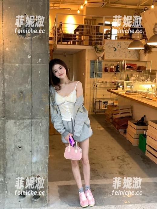 秀人网 - 软软酱黑白写真集：分享那些诠释生动与静谧的画面