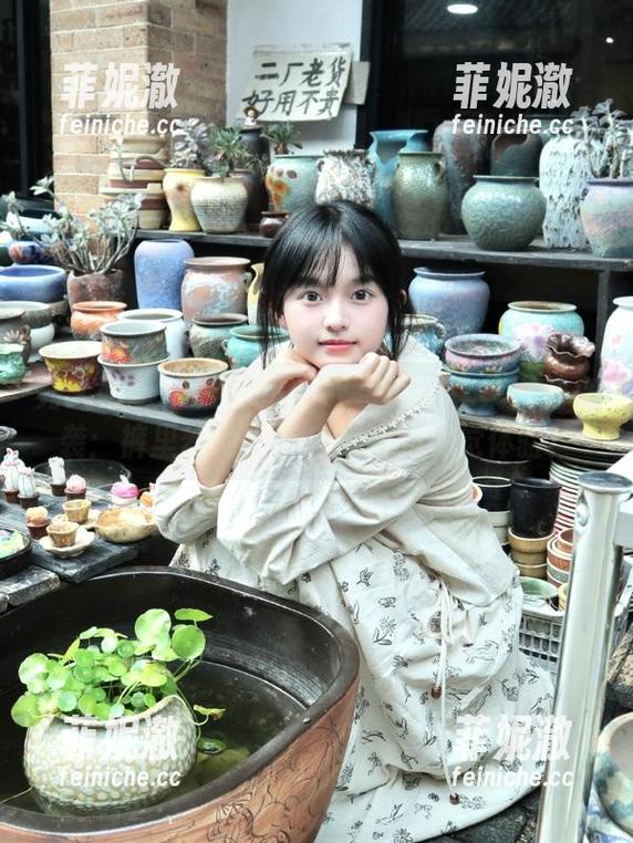 秀人网 - 陈雅漫VICKY最新写真集更新来袭：裤里丝为你带来惊艳的视觉体验！