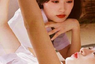 稚乖画册 – 优雅与风情：赤西夜夜空姐写真作品集，免费下载感受她的独特魅力！