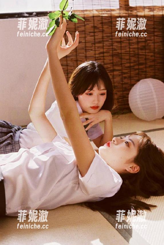 稚乖画册 - 优雅与风情：赤西夜夜空姐写真作品集，免费下载感受她的独特魅力！