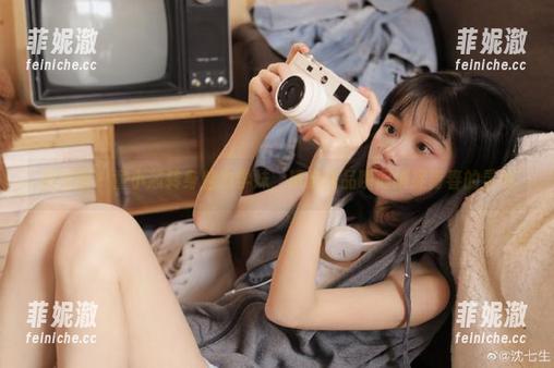 童小芯 微密圈 - 童小芯转身魅力学妹,精选作品瞬间捕捉青春的灵动