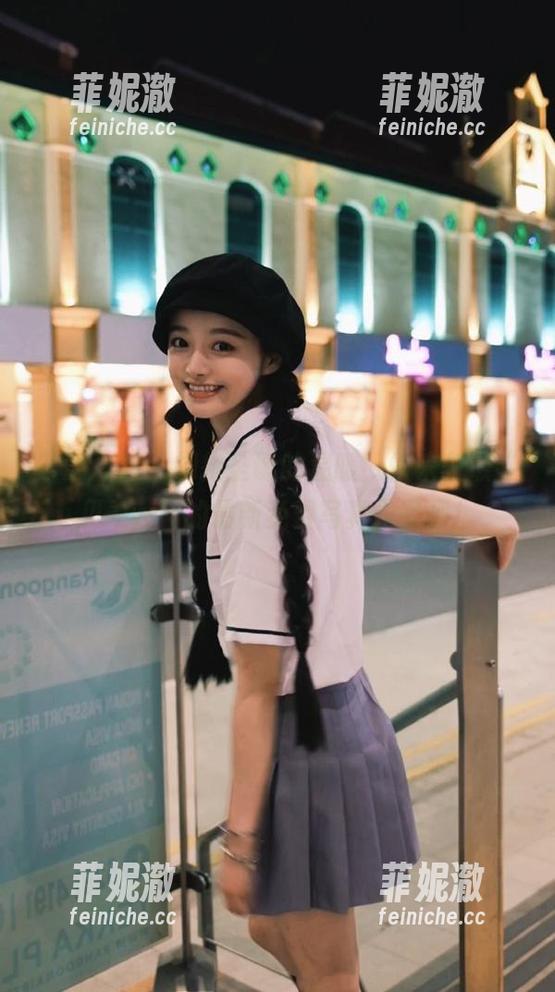 紧急企划 - 拥抱圣诞的温暖，快来获取“见希w”的最新免费写真作品吧！
