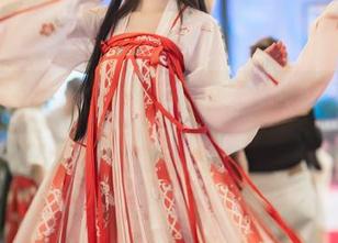 私拍作品大揭秘！羽生三未在白裙下的灵动瞬间！