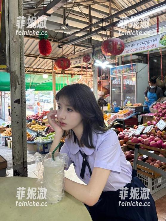 花漾show - 小海臀连衣裙写真合集：展现青春活力与魅力的精彩瞬间