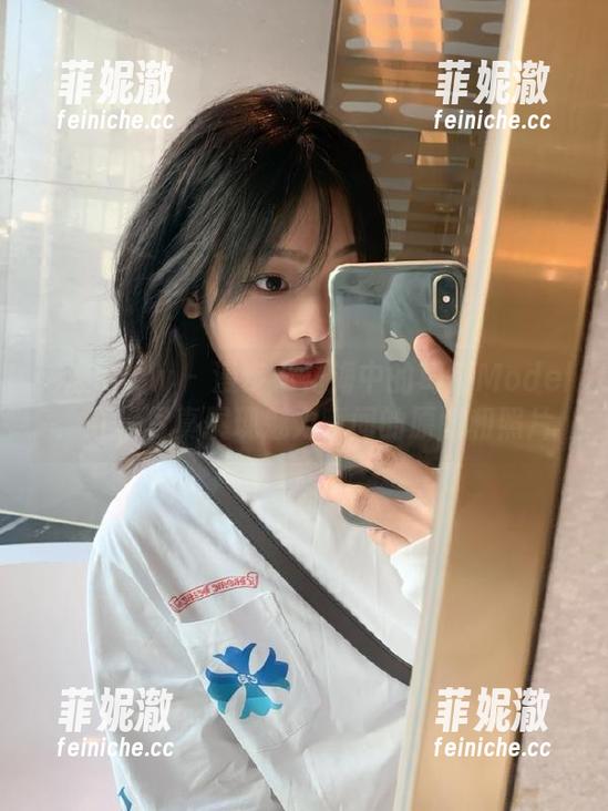 花漾show - 漫步于花海中的葛征Model：红裙写真展现魅力瞬间的原图和照片